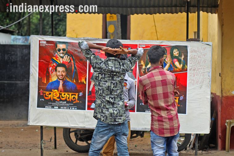 kerala floods, kerala migrants, kerala migrants head back home, kerala rains, kerala disaster, perumbavoor, kerala flood relief, kerala relief camps, kerala bengali migrants