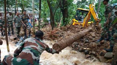 Kerala rains LIVE, kerala rains, kerala landslide, kerala dam, periyar river, idukki dam, kerala floods, Idduki dam gates, floods in kerala, heavy rain in kerala, south west monsoon, Indian Express, kerala news