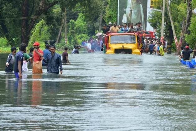 Kerala floods, Kerala floods pictures, Kerala pictures, Kerala news, Kerala rains, Narendra Modi in Kerala, Modi in Kerala, Chengannur, Ernakulam, Aluva, Wayanad, Kerala rains and floods, Kerala rescue, Pinarayi Vijayan, idukki, Indian Express, Latest news
