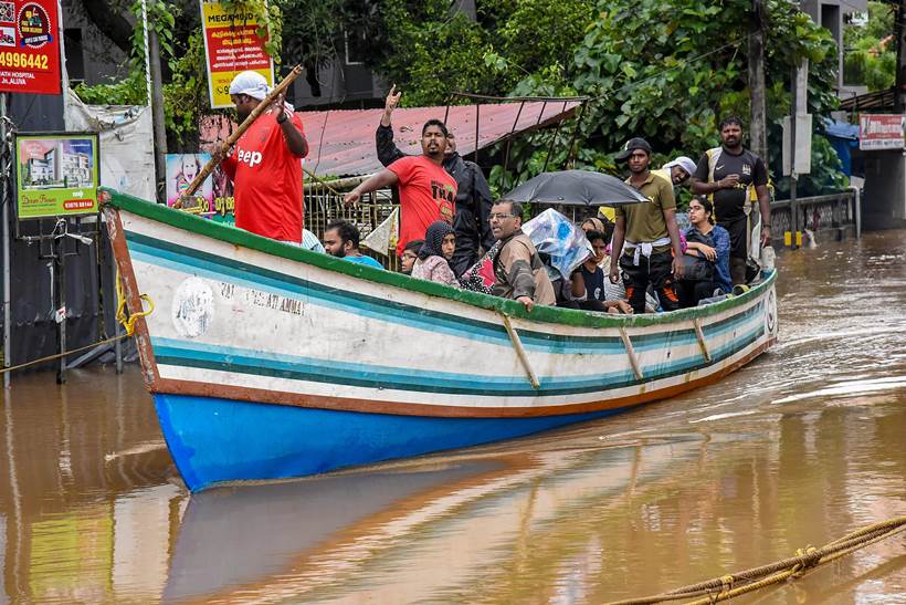 Kerala battles worst flood in 100 years, massive rescue ...