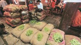 Pune mandi, pune vegetable market, pune wholesale vegetable market, pune wholesale market, delisting of fruits and b=vegetables, farmers in mandi, pune fartmers, pune news, indian express
