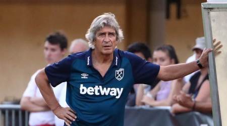 Soccer Football - Pre Season Friendly - 1.FSV Mainz 05 v West Ham United - Silberstadt Arena, Schwaz, Austria - July 31, 2018   West Ham manager Manuel Pellegrini   REUTERS/Michael Dalder