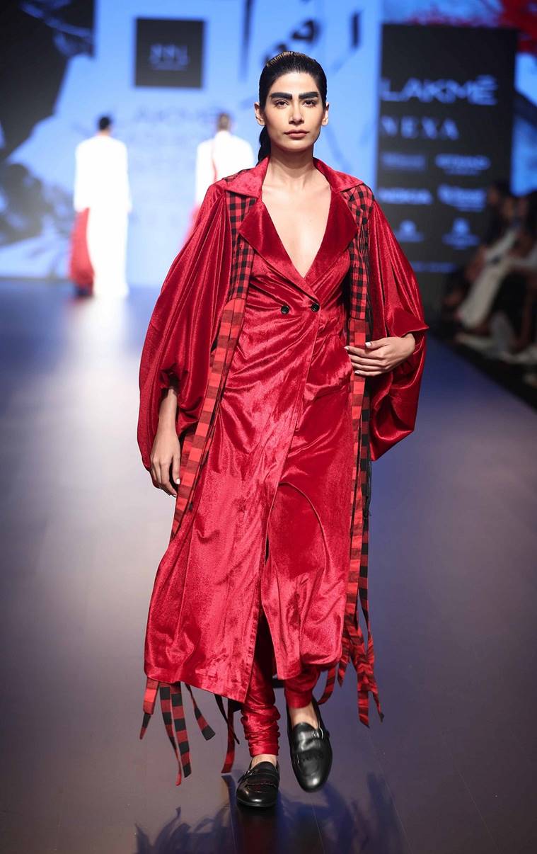 Lakme fashion week, Lakme fashion week 2018, Lakme fashion week designers, Lakme fashion week highlights, Lakme fashion week photos, Lakme fashion week models, indian express, indian express news