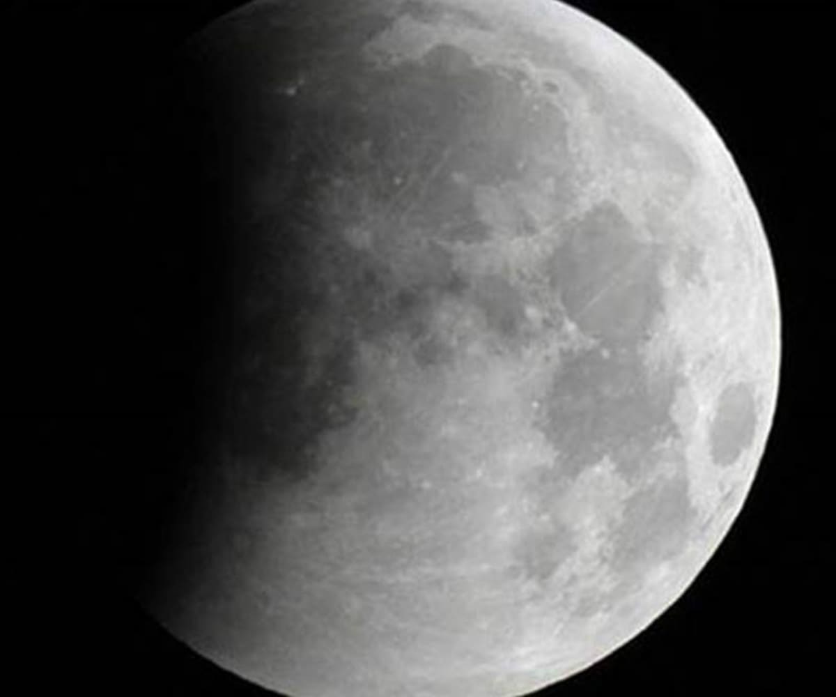 Moon, moon visible in daytime, moon during day in India time, lunar orbit, how to watch moon during daytime, Earth Sun axis, total lunar eclipse, Moon waning gibbous phase, sunrise, Moon news