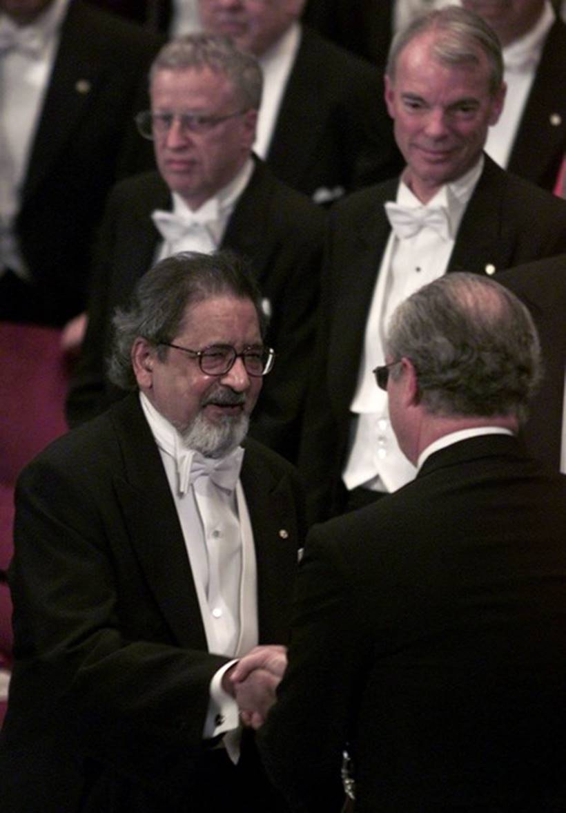 Nobel laureate V S Naipaul, known for novels like 'Enigma of Arrival', died at 85