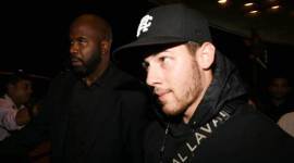 nick jonas with family at mumbai airport