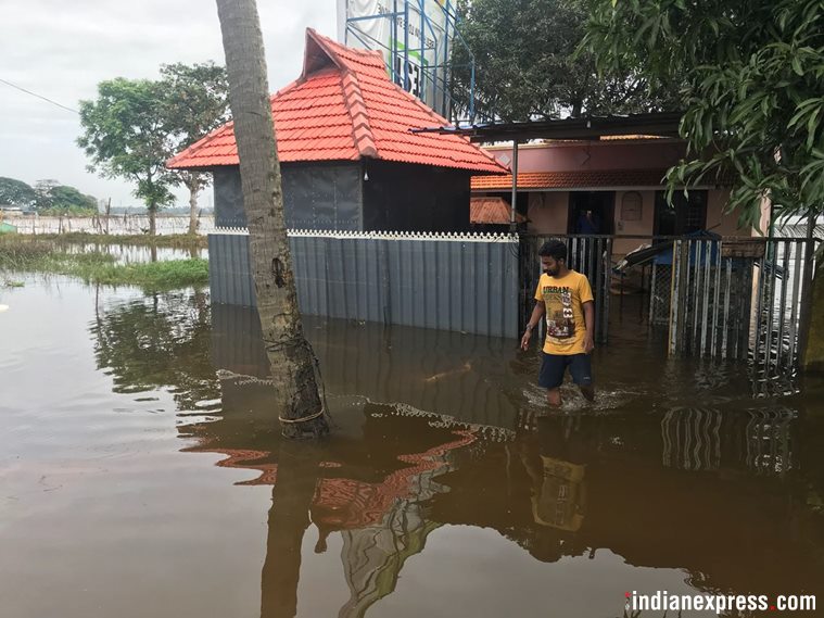 Thousands of volunteers flow into Kuttanad for massive clean-up
