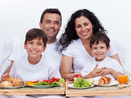 Make breakfast a family habit! (Source: Dreamstime)
