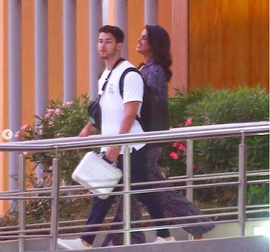 priyanka chopra, nick jonas airport 