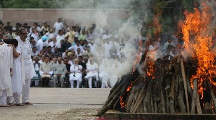 atal bihari vajpayee funeral, atal bihari vajpayee passes away, atal bihari vajpayee live updates, vajpayee last rites, vajpayee funeral ceremony, smriti sthal, rashtriya smriti sthal, atal bihari vajpayee life