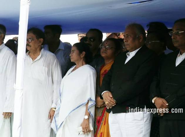 somnath chatterjee dead, somnath chatterjee passes away, somnath chatterjee photos, who is somnath chatterjee, somnath chatterjee life, lok sabha speaker passed away