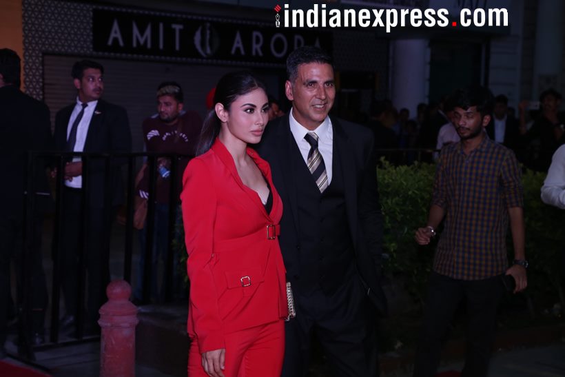 akshay kumar mouni roy in gold promotional event