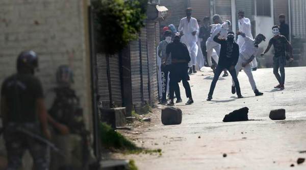 Violence on Eid: Militants kill three J&K cops, BJP worker