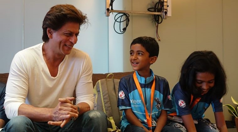 shah rukh khan meets cancer survivors