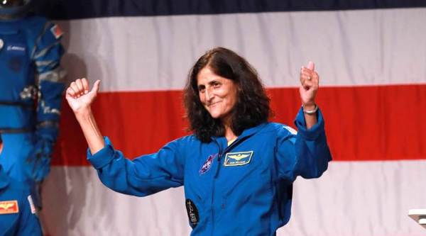   Sunita Williams to Fly Into NASA's Commercial Spacecraft in 2019 