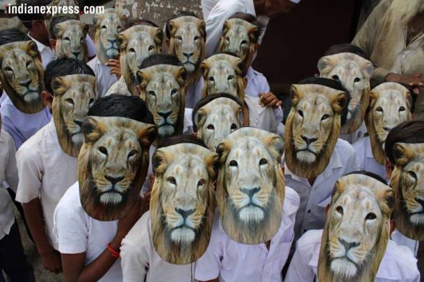 Gujarat school children celebrate 'World Lion Day' in style