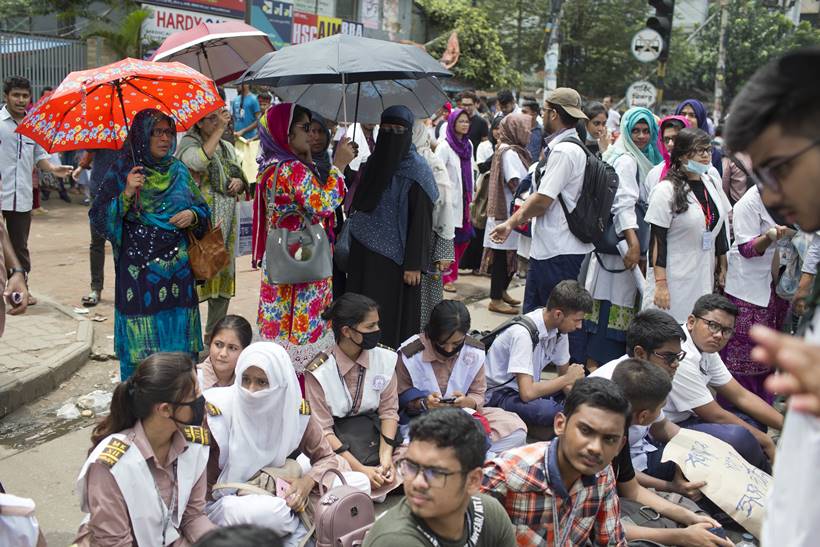 Bangladesh protests: How students brought Dhaka to a standstill