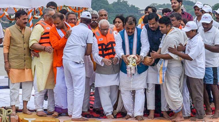 BJP leaders trip from boat during Atal Bihari Vajpayee's ash immersion in UP