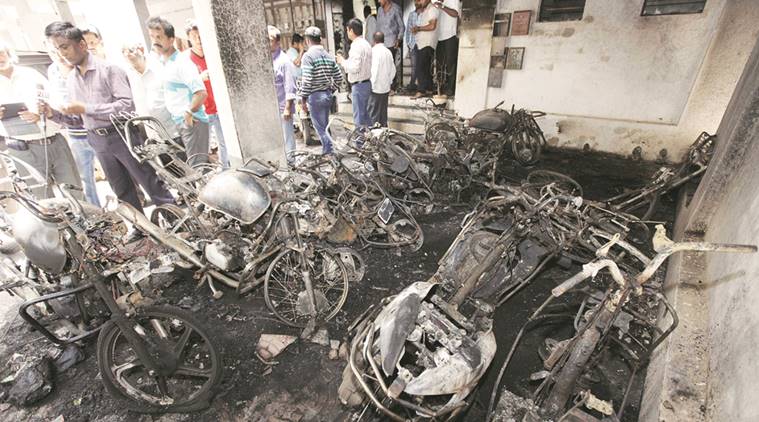 Pune news, vehicles damaged in Pune, vehicles vandalised Pune, Pune crime, indian express