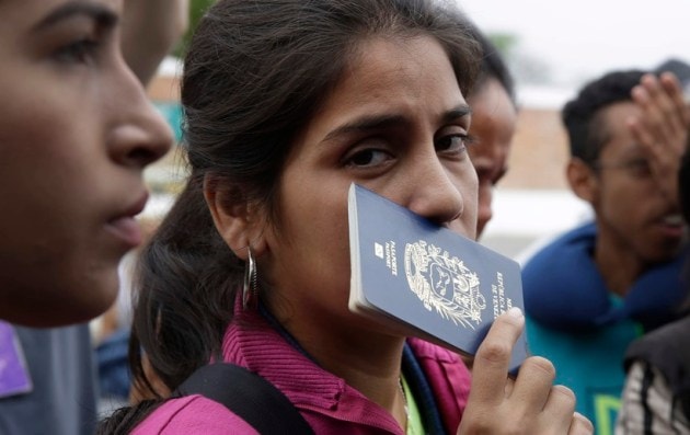 Venezuelan migrants pour into Peru before new rules enforced