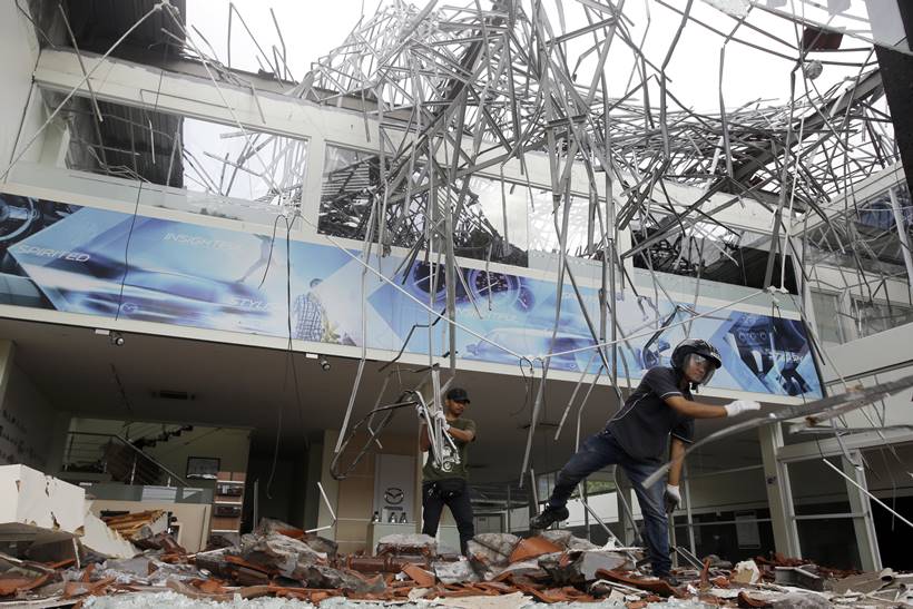Thousands flee homes as powerful earthquake kills at least 82 on Indonesia's Lombok