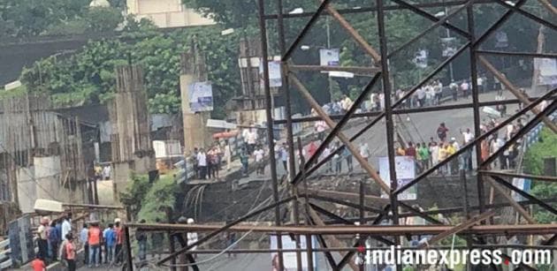 Majerhat bridge collapse, kolkata bridge collapse, bridge collapse in kolkata, west bengal bridge collapse, majerhat bridge collapse photos