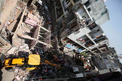 Delhi building collapse: Rescue op challenge — Get help from locals, but avoid crowding