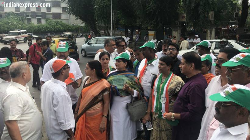 Bharat Bandh: Rahul Gandhi leads protest from Rajghat, violence reported in Mumbai
