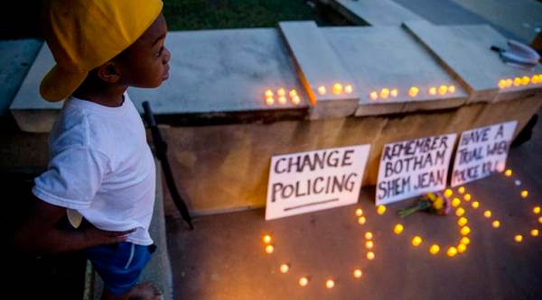 Dallas officer in wrong apartment fatally shoots neighbour