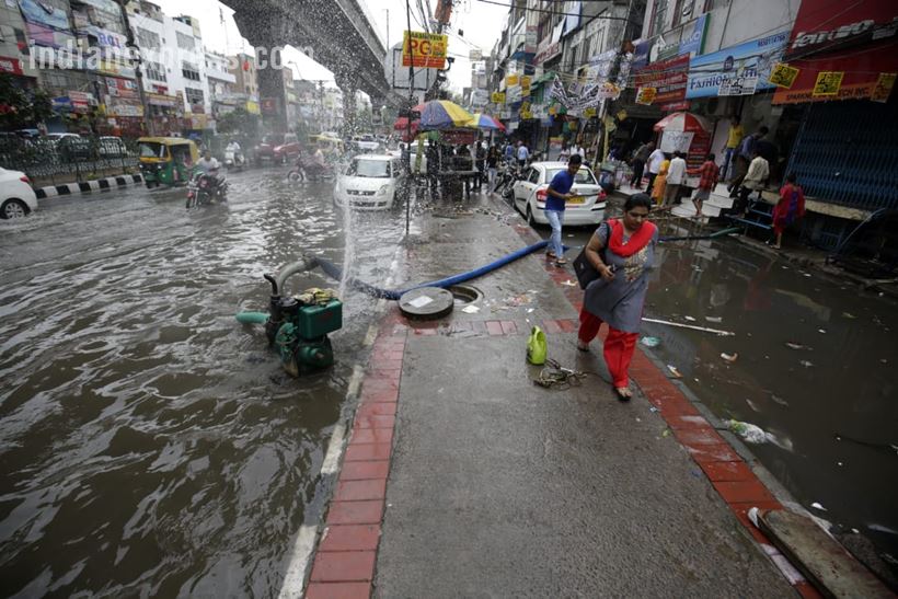 Heavy Rains Lash Delhi-NCR, Waterlogging Leads To Traffic Congestions ...