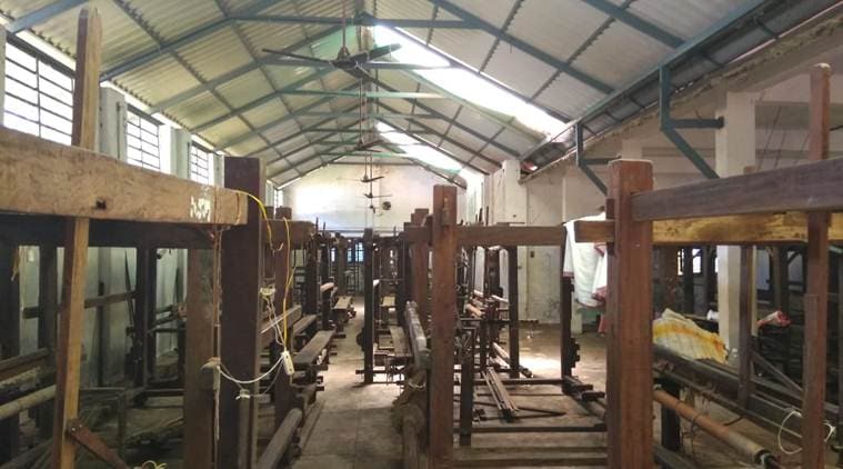kerala handloom weavers, kerala floods, Chendamangalam, kochi weavers, handloom weavers onam, kerala onam festival, indian express