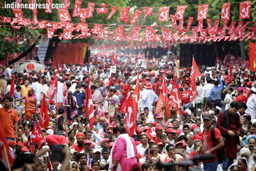 Red flags cover road as thousands gather for farmers' rally at Ramlila Maidan