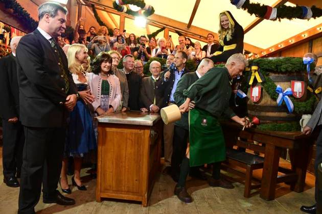 Beer flows as Germany's Oktoberfest opens in Munich