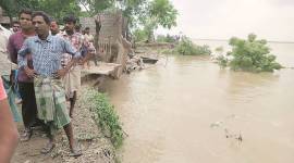 West Bengal: 100 houses on banks of Ganga swept away within a week, 600 people homeless, residents say