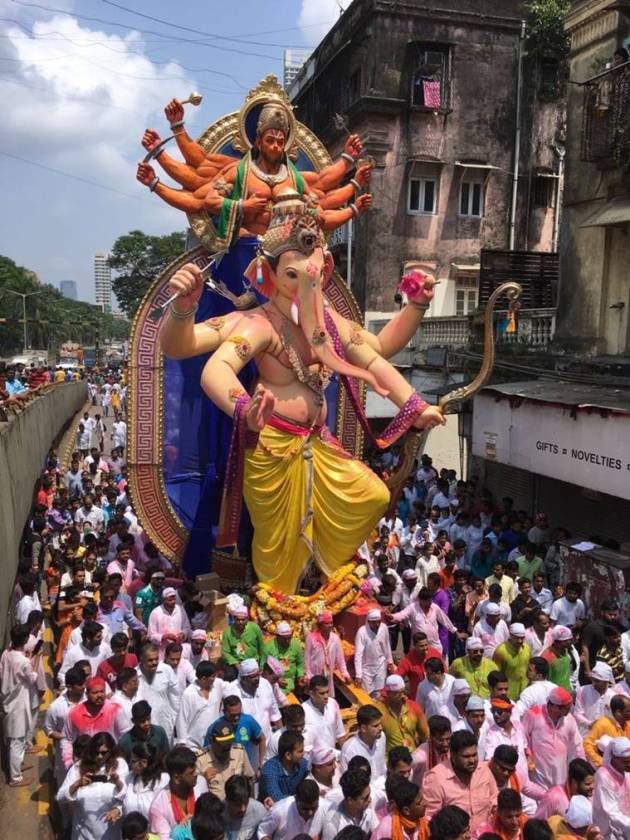 Ganpati Visarjan Ganesh Chaturthi Comes To An End As Idols Immersed 1065