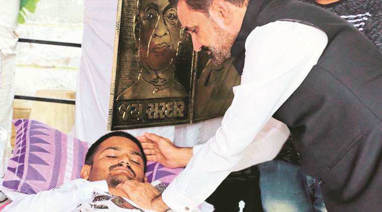 hardik patel, hardik patel indefinite fast, Deve Gowda, hardik patel fast, hardik patel patidar, patidar protest, Akhilesh yadav, gujarat farmers, indian express news, latest news