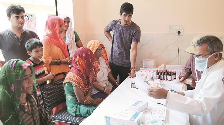 Uttar Pradesh, Uttar Pradesh fever deaths, Uttar Pradesh hospiotals, govt hopitsla in uttar pradesh, indian express