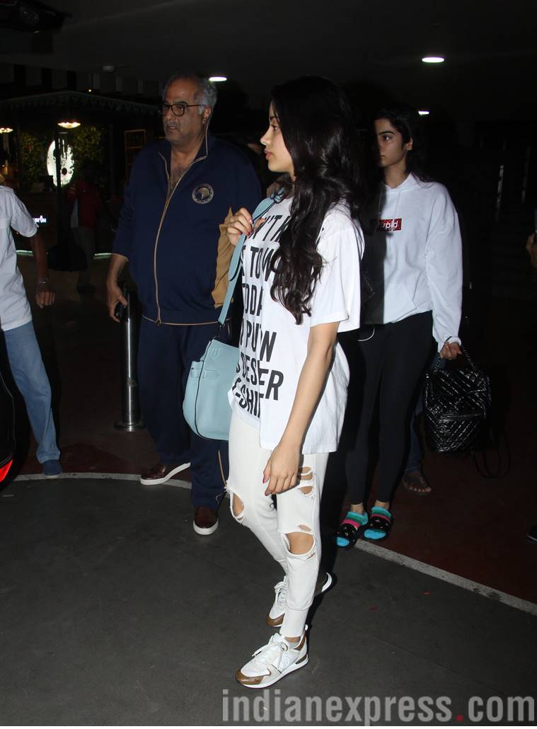 Suhana Khan returns to Mumbai in comfy grey trackpants and a