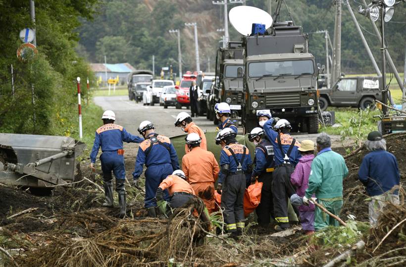 Japan earthquake toll rises as rescuers dig through landslides