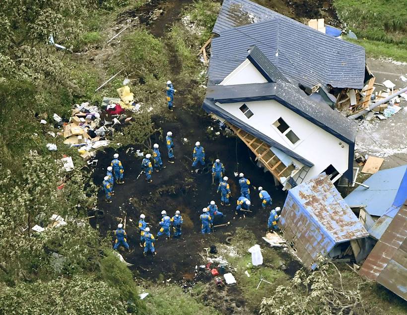 Japan earthquake toll rises as rescuers dig through landslides