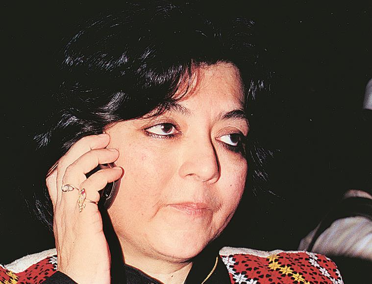 kalpana lajmi, kalpana lajmi movies, kalpana lajmi funeral, kalpana lajmi died, kalpana lajmi health, mahesh bhatt, rudali movie, guru dutt, raveena tondon, Bhupen Hazarika, santosh sivan