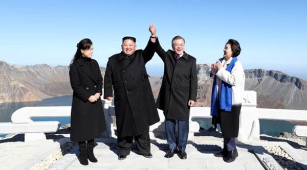Fulfilling a dream, Moon Jae-in visits sacred North Korean mountain with Kim Jong Un