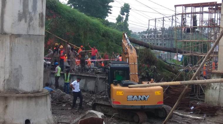 majherhat bridge collapse in kolkata, majerhat bridge, majherhat bridge collapse, majerhat bridge collapse live news, kolkata bridge collapse, kolkata bridge collpase news, majerhat bridge accident news, bride collpase in kolkata, majerhat bridge accident live news