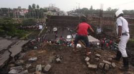 majerhat bridge collapse, Kolkata bridge collapse, bridge collapse, death toll rises to two, majerhat bridge collapse rescue operations, Kolkata news, Indian Express