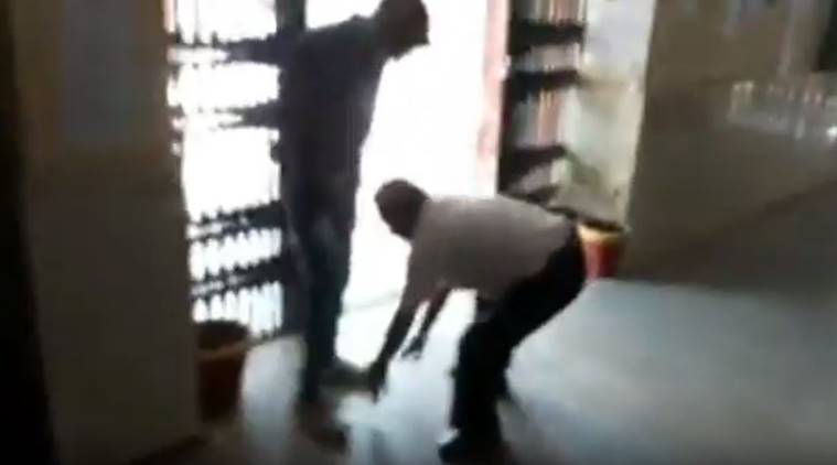 Professor Dinesh Gupta tries to touch the feet of an ABVP activist. (Source: The News/Youtube)