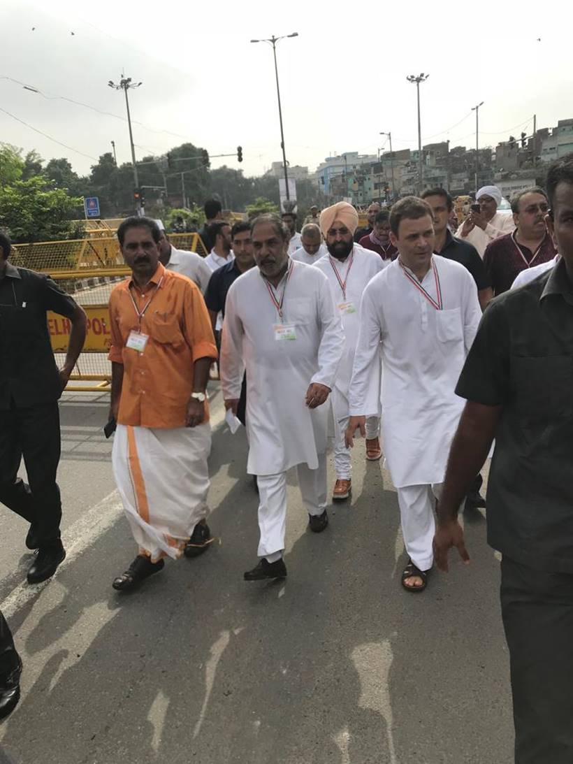 Bharat Bandh: Rahul Gandhi leads protest from Rajghat, violence reported in Mumbai