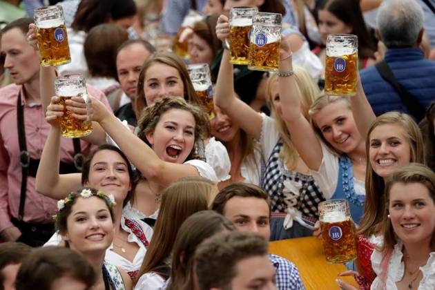 Beer flows as Germany’s Oktoberfest opens in Munich | World News News ...