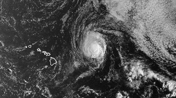 Tropical Storm Olivia approaches Hawaii with wind, rain