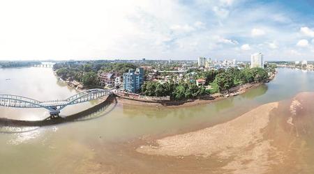 Periyar river in Aluva turns dry.  Though Kerala got 33% excess rain in three monsoon months, there is a deficiency of 86% in first week of September. (Photo: Prashanth Chandran)