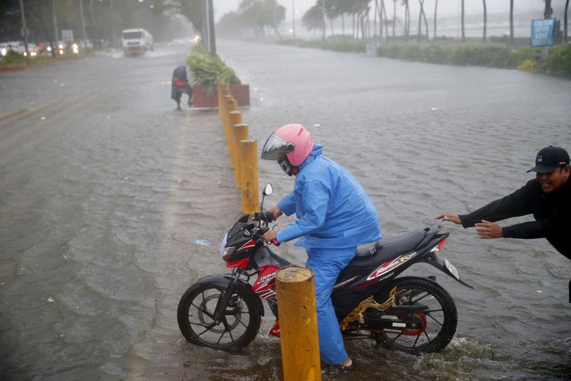 Typhoon Mangkhut lashes Philippines, strongest storm this year